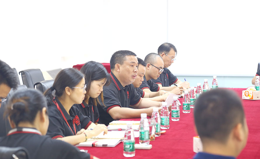 冠一多功能廳早會