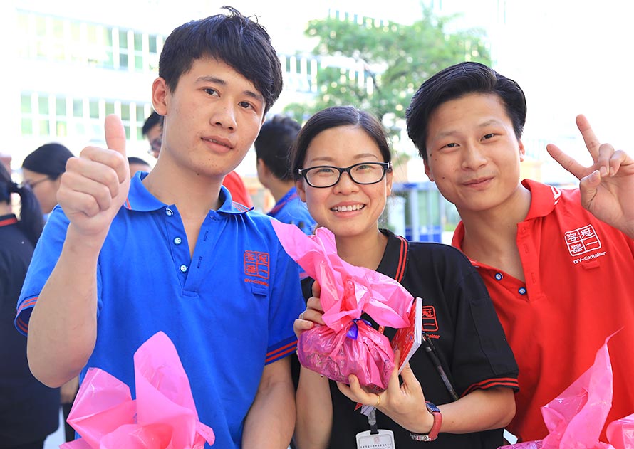 冠一全員過(guò)六一 冠一全員過(guò)六一